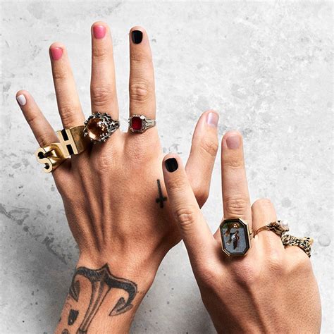 why are Harry Styles nails